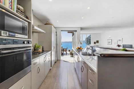 Photo of property in 353a Karaka Bay Road, Karaka Bays, Wellington, 6022