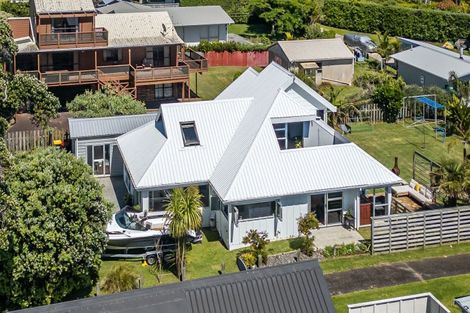Photo of property in 15 Moray Place, Whiritoa, Whangamata, 3691