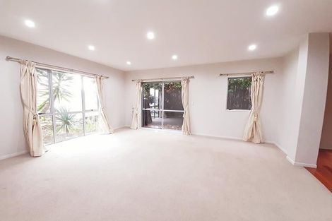 Photo of property in 25 Andy Crescent, Flat Bush, Auckland, 2016