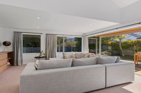 Photo of property in 5 Cedar Drive, Kelvin Heights, Queenstown, 9300