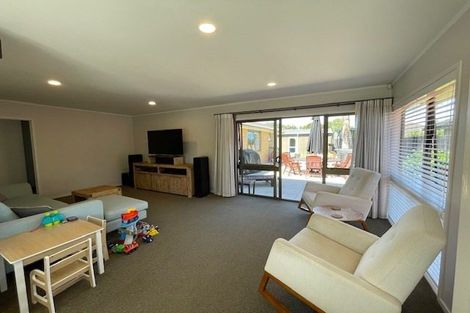 Photo of property in 7 Donzella Place, Conifer Grove, Takanini, 2112