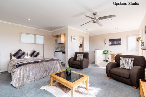 Photo of property in 12 Ngatiti Place, One Tree Point, 0118