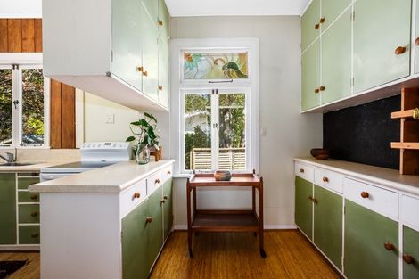 Photo of property in 24 Mahoe Street, Eastbourne, Lower Hutt, 5013