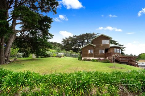 Photo of property in 15 Te Henga Road, Waitakere, Henderson, 0781