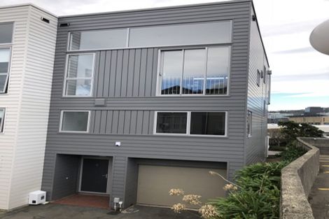 Photo of property in 9/15 Roxburgh Street, Mount Victoria, Wellington, 6011