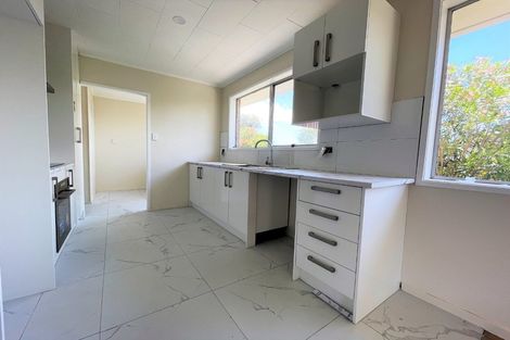 Photo of property in 13 Cockayne Crescent, Sunnynook, Auckland, 0620