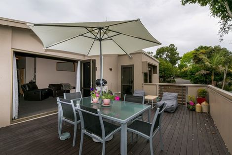 Photo of property in 17 Busby Hill, Havelock North, 4130