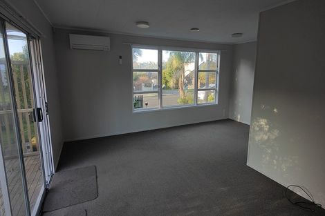 Photo of property in 74 Rosario Crescent, Red Beach, 0932