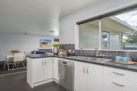 Photo of property in 1 Anita Grove, Riverdale, Gisborne, 4010