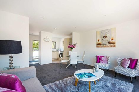 Photo of property in 9/44 Fields Parade, Oteha, Auckland, 0632