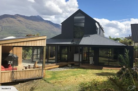 Photo of property in 7 Holly Court, Kelvin Heights, Queenstown, 9300