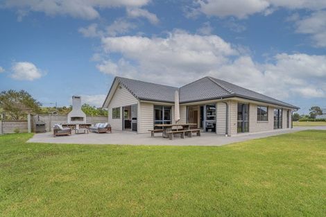 Photo of property in 2 Admiral Drive, Cooks Beach, Whitianga, 3591