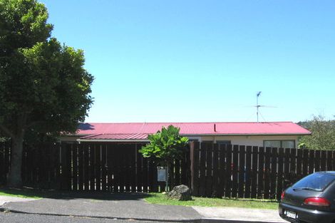 Photo of property in 41 Lysander Crescent, Beach Haven, Auckland, 0626