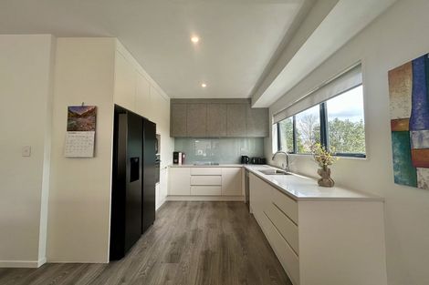 Photo of property in 2/13 Oteha Valley Road, Northcross, Auckland, 0632