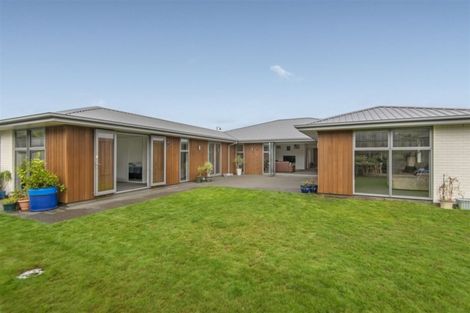 Photo of property in 27 Davaar Crescent, Broomfield, Christchurch, 8042