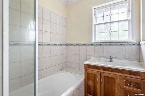 Photo of property in 23 O'halloran Road, Howick, Auckland, 2014