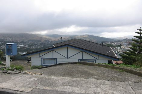 Photo of property in 14 Rice Crescent, Newlands, Wellington, 6037