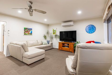 Photo of property in 19 Zita Maria Drive, Massey, Auckland, 0614