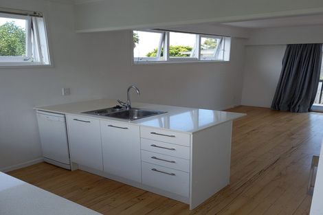 Photo of property in 1/20 Penning Road, Castor Bay, Auckland, 0620