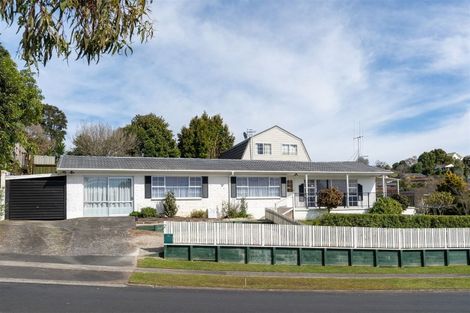 Photo of property in 2 Lachlan Drive, Dinsdale, Hamilton, 3204