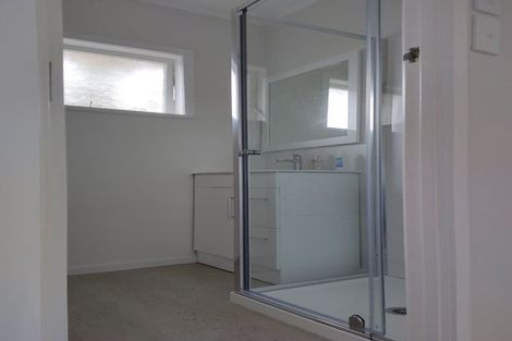 Photo of property in 1/14 Lynn Road, Bayview, Auckland, 0629