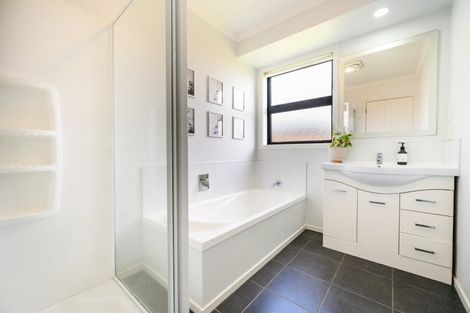 Photo of property in 7 Medallion Court, Kelvin Grove, Palmerston North, 4414