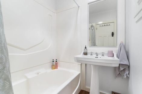 Photo of property in 70 Park Road, Glenfield, Auckland, 0629