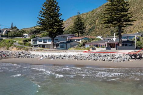 Photo of property in 2/33 Beach Road, Paekakariki, 5034