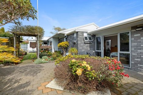 Photo of property in 6 Argyle Place, Highlands Park, New Plymouth, 4312