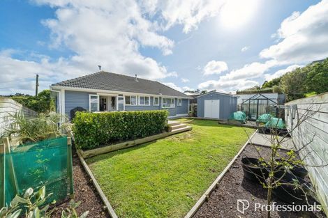 Photo of property in 19 Turville Crescent, Newlands, Wellington, 6037