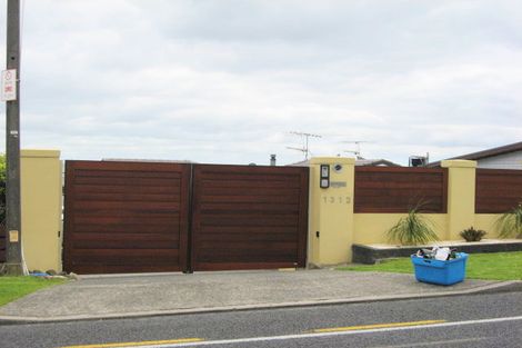 Photo of property in 1312 Whangaparaoa Road, Army Bay, Whangaparaoa, 0930