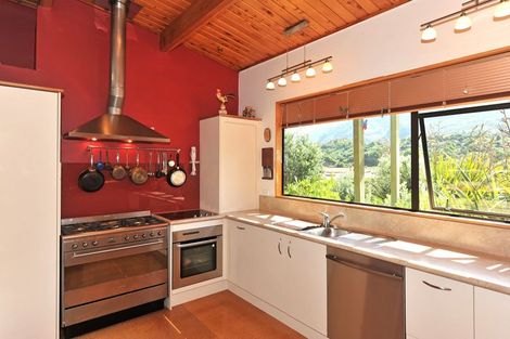 Photo of property in Twin Waters Lodge, 30 Totara Avenue, Collingwood, 7073