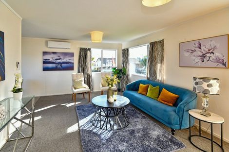 Photo of property in 2/15 Frobisher Way, Clendon Park, Auckland, 2103