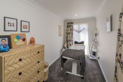 Photo of property in 27 Wilton Street, Levin, 5510