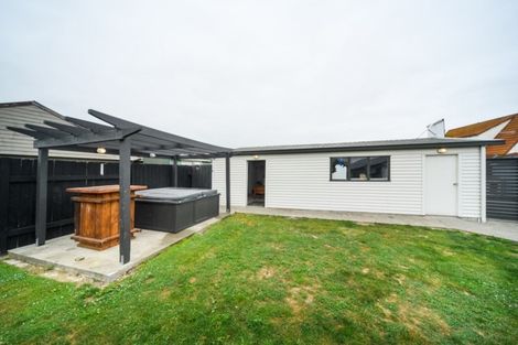 Photo of property in 15 Suzanne Grove, Kelvin Grove, Palmerston North, 4414