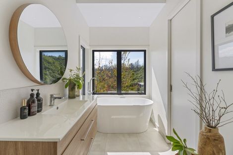 Photo of property in 33 Whakamoenga Point, Acacia Bay, Taupo, 3385