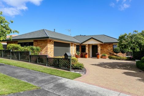 Photo of property in 5 Ashmore Drive, Frankleigh Park, New Plymouth, 4310