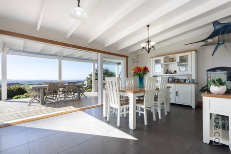 Photo of property in 10 Kaipara View Road, Helensville, 0875