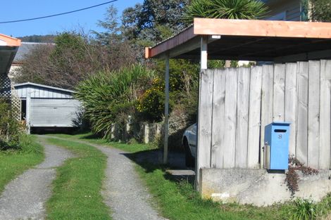 Photo of property in 8 Young Grove, Stokes Valley, Lower Hutt, 5019