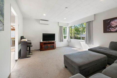 Photo of property in 27 Contessa Drive, Glenfield, Auckland, 0629