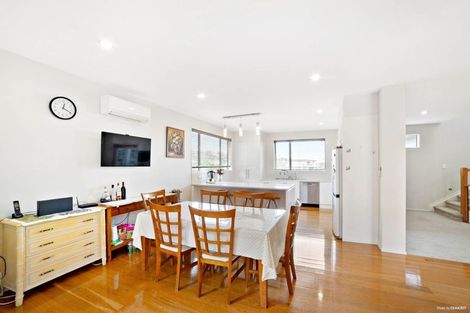 Photo of property in 17 Bintulu Place, Fairview Heights, Auckland, 0632