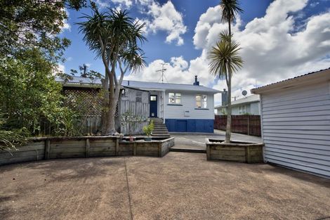 Photo of property in 22 Sarona Avenue, Glen Eden, Auckland, 0602