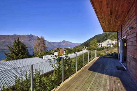 Photo of property in 129b Wynyard Crescent, Fernhill, Queenstown, 9300