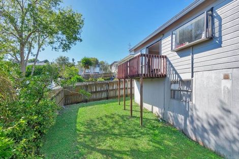 Photo of property in 11 Loughanure Place, Massey, Auckland, 0614