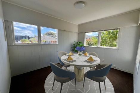 Photo of property in 1/29 Pupuke Road, Takapuna, Auckland, 0622