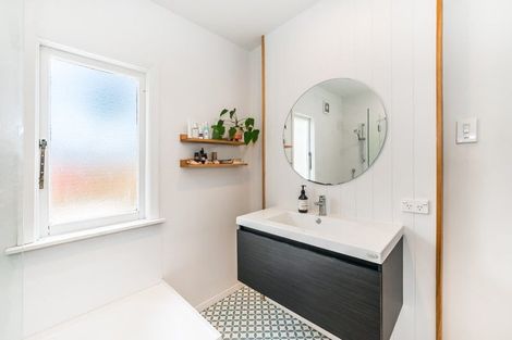 Photo of property in 100 Matatua Road, Raumati Beach, Paraparaumu, 5032