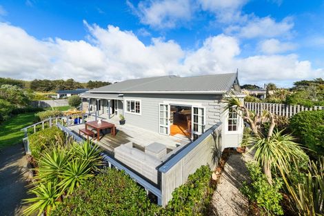 Photo of property in 32 Kent Avenue, Waitarere Beach, Levin, 5510