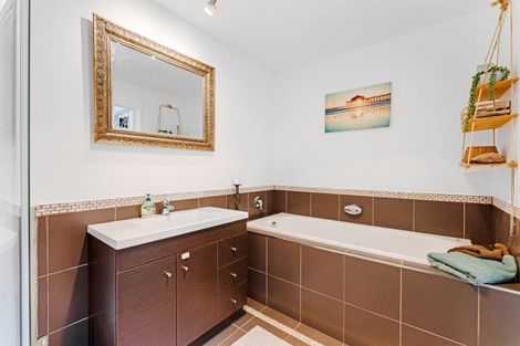 Photo of property in 96 Motutara Road, Muriwai, Waimauku, 0881