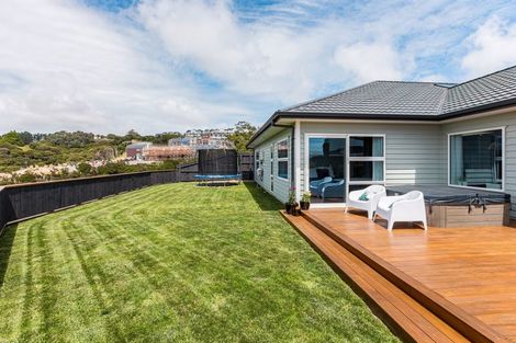 Photo of property in 22 Topsail Way, Whitby, Porirua, 5024
