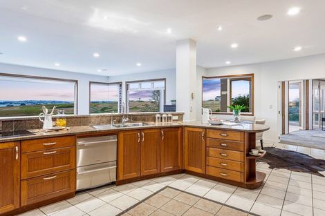 Photo of property in 189 Vaughans Road, Okura, Albany, 0792